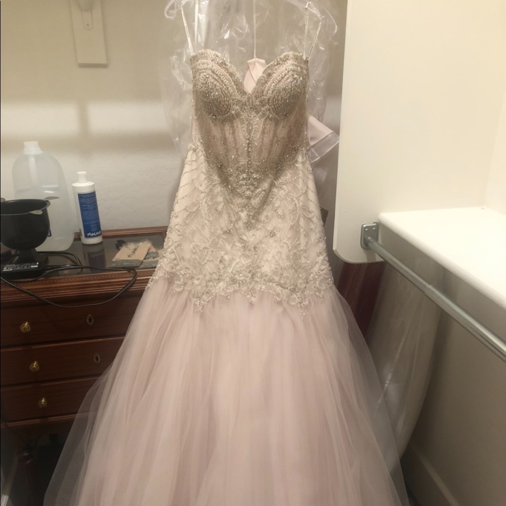 ❌SOLD❌ Gorgeous Gown! - Picture 12 of 12